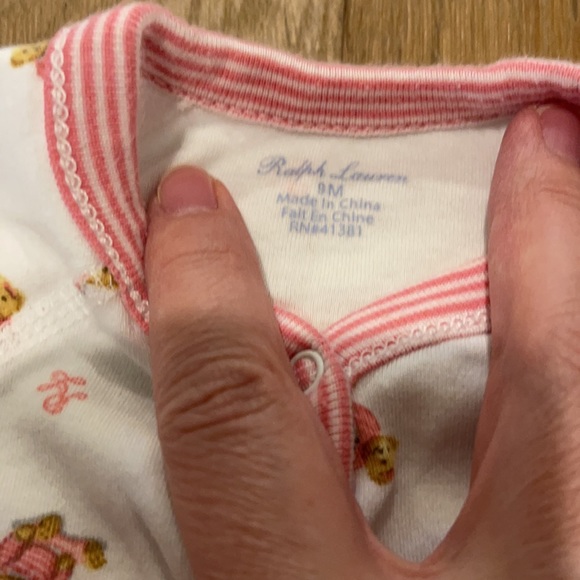 Ralph Lauren Bear Footie - 9 months - Picture 3 of 5